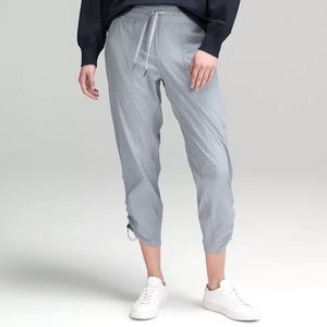 Lululemon Athletica Dance Studio Mid-Rise Gray Cropped Pants 25" Size 2